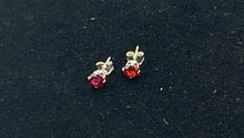 Загрузить изображение в средство просмотра галереи, Gemstones with Silver Soft Prong Earring Small