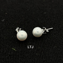 将图片加载到图库查看器,Natural round pearl post earrings (6 mm)