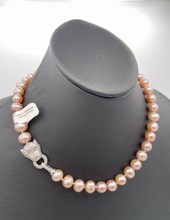 将图片加载到图库查看器,Natural pearl necklace with cheetah lock 17" 10mm