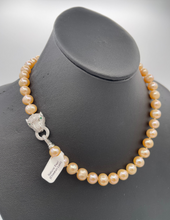 将图片加载到图库查看器,Natural pearl necklace with cheetah lock 17" 10mm