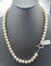 将图片加载到图库查看器,White Pearl Necklace with metal heart clasp 22" 8mm
