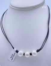 将图片加载到图库查看器,Round Pearl Leather Necklace