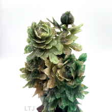 将图片加载到图库查看器,Jade Hand-carved vintage vase