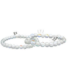 Cargar imagen en el visor de la galería, Radiant Blue and White Aura Quartz Bracelet