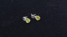 Загрузить изображение в средство просмотра галереи, Gemstones with Silver Soft Prong Earring Small