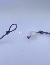 将图片加载到图库查看器,Round Pearl Leather Necklace