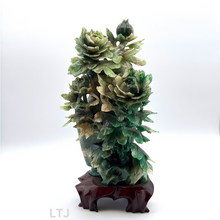 将图片加载到图库查看器,Jade Hand-carved vintage vase