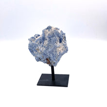 Cargar imagen en el visor de la galería, Kyanite Point On Metal