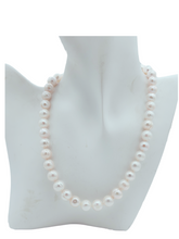 将图片加载到图库查看器,Natural Pearl (CZ Lock) 18" Necklaces