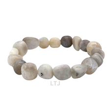 将图片加载到图库查看器,Moonstone square bracelet