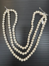 Cargar imagen en el visor de la galería, White 12mm Pearl Necklace