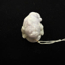 Cargar imagen en el visor de la galería, Lavender Jade Toad Pendant