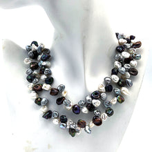 Cargar imagen en el visor de la galería, Black+White Keshi Pearl Long Necklace