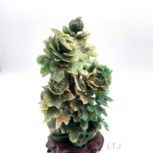 将图片加载到图库查看器,Jade Hand-carved vintage vase