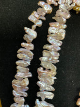 Cargar imagen en el visor de la galería, Pink Biwa Pearl Long Necklace