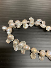 Load image into Gallery viewer, Gray Keshi Fish Tail Pearl Necklace