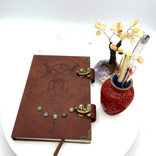 Cargar imagen en el visor de la galería, Leather Notebook with 7 Chakra Stones