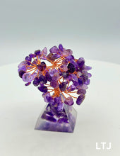 将图片加载到图库查看器,Wire wrapped Gemstone tree with pyramid base