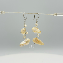 将图片加载到图库查看器,Natural hanging pearl grape earrings (silver)