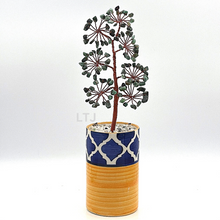 将图片加载到图库查看器,Gemstone tree in a vase