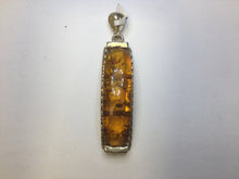 Cargar imagen en el visor de la galería, Brown Amber Pendant