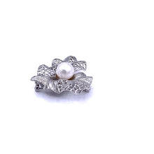 Load image into Gallery viewer, Freshwater Pearl Brooch with Sterling Silver