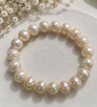 Load image into Gallery viewer, White Pearl Stretchy Bracelet