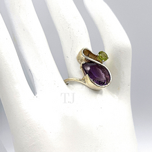 Cargar imagen en el visor de la galería, Swan shaped amethyst sterling silver ring