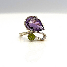 Cargar imagen en el visor de la galería, Swan shaped amethyst sterling silver ring