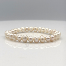 Load image into Gallery viewer, Fresh Water Pearl Stretchy bracelet 13