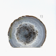 Cargar imagen en el visor de la galería, Natural Agate Geode