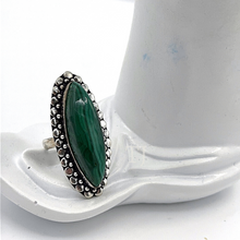 Cargar imagen en el visor de la galería, Silver coated malachite Ring