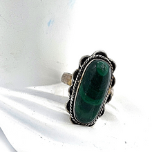 Cargar imagen en el visor de la galería, Silver coated malachite Ring