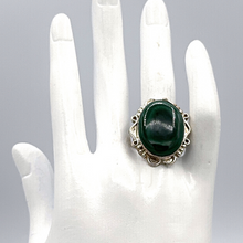 Cargar imagen en el visor de la galería, Silver coated malachite Ring