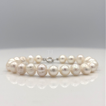 Load image into Gallery viewer, Fresh water pearl knotted silver bracelet