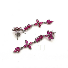 Загрузить изображение в средство просмотра галереи, Ruby star shaped dangling earrings