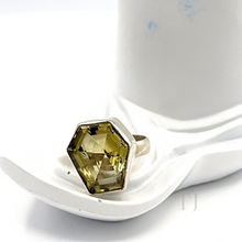 Load image into Gallery viewer, Trapeze cut topaz ring in sterling silver