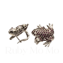 Загрузить изображение в средство просмотра галереи, Frog ruby earrings in sterling silver