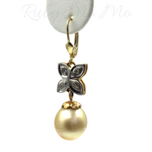 Load image into Gallery viewer, Pearl with single flower dangling earrings