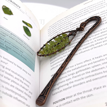 Загрузить изображение в средство просмотра галереи, Natural peridot gemstone book mark