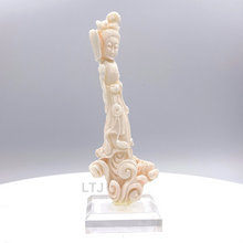 将图片加载到图库查看器,Coral sculpture from republic period