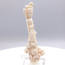 将图片加载到图库查看器,Coral sculpture from republic period