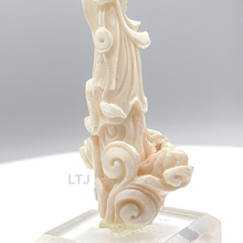 将图片加载到图库查看器,Coral sculpture from republic period