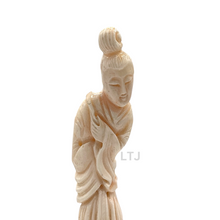将图片加载到图库查看器,Coral sculpture from republic period
