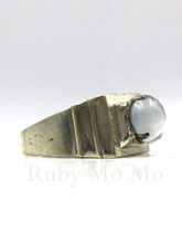 Загрузить изображение в средство просмотра галереи, Cat's eye cabochon stone in sterling silver ring