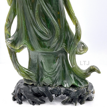 将图片加载到图库查看器,Spinach Jade Carving