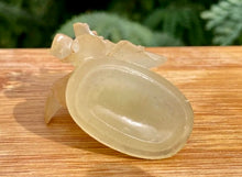 将图片加载到图库查看器,Jade Beauty: Exquisite Floral Carved Snuff Urn