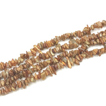 Load image into Gallery viewer, Labradorite Chip Necklace Covered with Gold Color