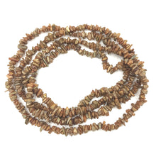 Load image into Gallery viewer, Labradorite Chip Necklace Covered with Gold Color