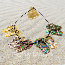 Загрузить изображение в средство просмотра галереи, Mother of Pearl Slipper Shape Pendant